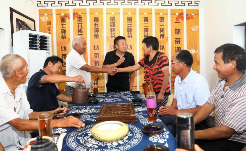 北有“一杯茶”，调解暖人心。万善朝摄